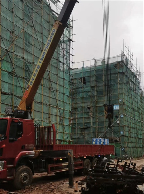 金溪县“慢工细活”—— 吊车的 “微动控制” 技术